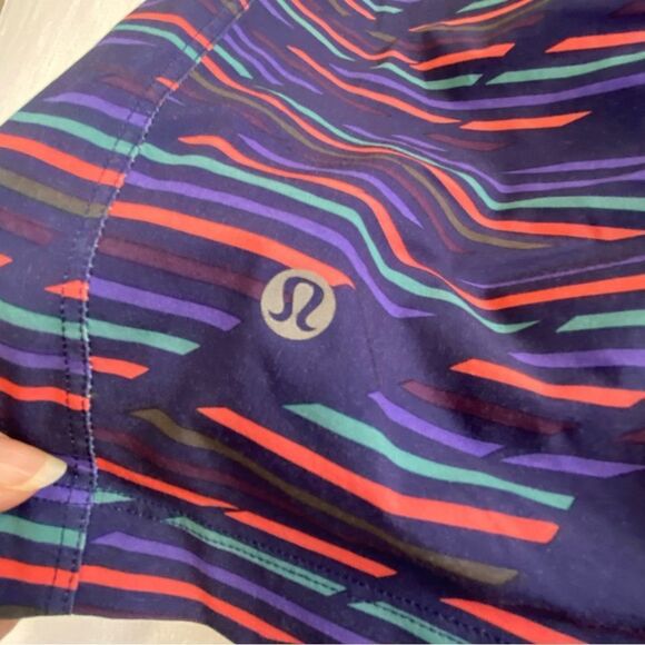 LULULEMON T.H.E. SHORT 9” w/LINER - Picture 6 of 10